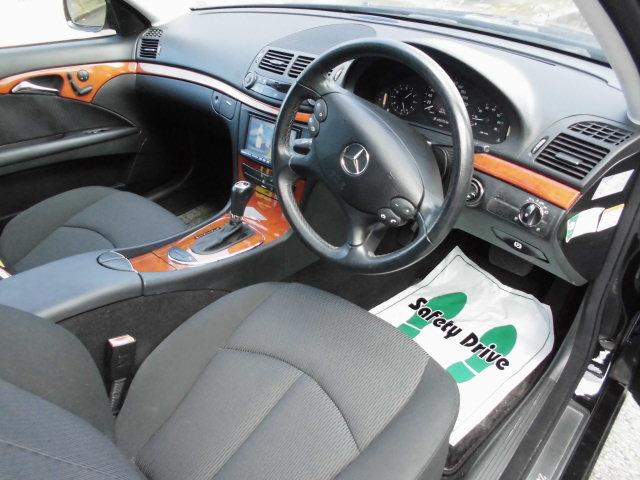 Ｅクラスステーションワゴン Ｅ２５０ステーションワゴン　ディーラー車　最終モデル　オプシティアンブラック　ＡＭＧ１８インチアルミ　サンルーフ　パワーリアゲート　社外ナビ　バックモニター　Ｖ６－２５００ｃｃ　リアバネサスに交換済です（17枚目）