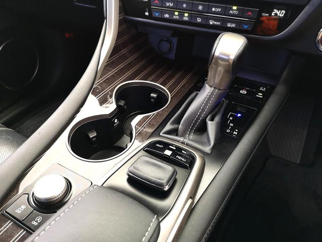 ＲＸ ＲＸ２００ｔ　バージョンＬ　直噴ターボ　本革シート　サンルーフ　３眼ＬＥＤライト　プリクラッシュセーフティ　全車速追従クルコン　電動バックドア　ベンチレーション　全席電動シート　フロントスポイラー　純マルチナビＴＶ　全方位カメラ（64枚目）