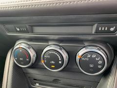 空調はＡＵＴＯ　エアコンですので、温度設定するだけで後は車が管理してくれます。快適な室内空間です！ 7