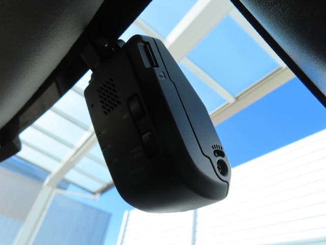 ヴェゼル ｅ：ＨＥＶＺ　９インチナビ前後ドラレコＥＴＣ２．０ブラインドスポットフルセグＢトゥースパワーテールシートヒータパドルシフトＬＥＤ延長５年保証対応　ＬＤＡ　衝突回避支援ブレーキ機能　パノラミックビューモニター　１オナ（5枚目）