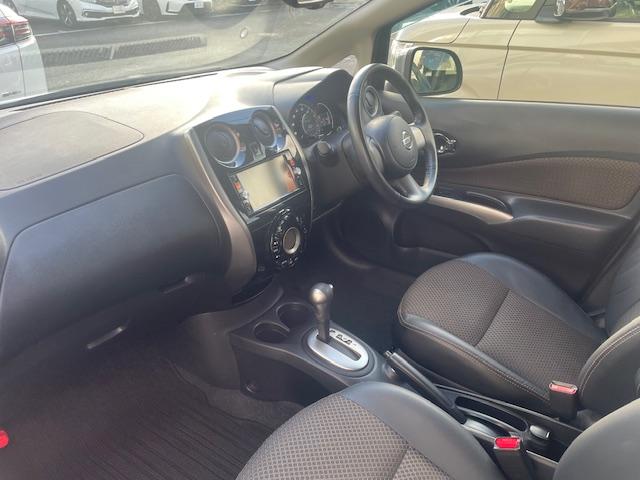 ノート メダリストエマージェンシーブレーキパッケージ ナビアラウンドモニターETCフルセグ録音Bトゥース衝突軽減ブレーキ 取説記録簿 Bluetoothオーディオ 地デジTV 横滑り防止 AUX 360度カメラ 禁煙 DVD スーパーチャージャー ABS(12枚目)