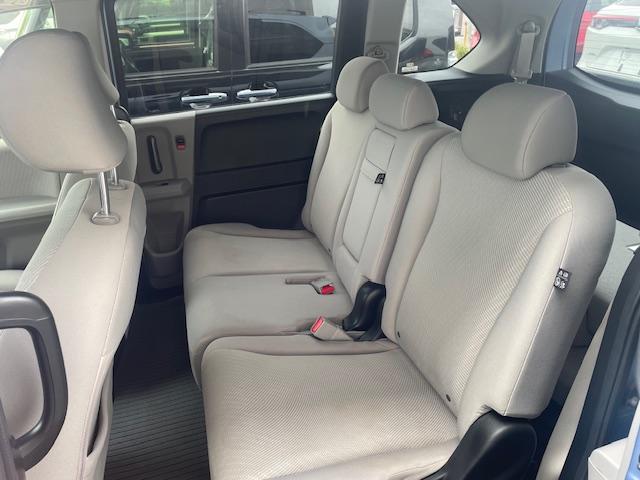 フリードハイブリッド ジャストセレクション　ナビＢカメラＥＴＣ電動スライドＨＩＤライト１年保証フルセグＢトゥースセカンドベンチ７人乗り　Ｂｌｕｅｔｏｏｔｈ対応　両側スライド片側電動ドア　ナビテレビ　禁煙　横滑り防止機能　記録簿　オートクルーズ（6枚目）