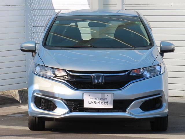 フィットハイブリッド F センシング1オーナー禁煙車検整備付延長5年保証対応 記録簿 横滑り防止装置 ACC フルオートエアコン LKAS キーフリーシステム 全席パワーウインドウ パワーステアリング ABS 電動格納ミラー(6枚目)