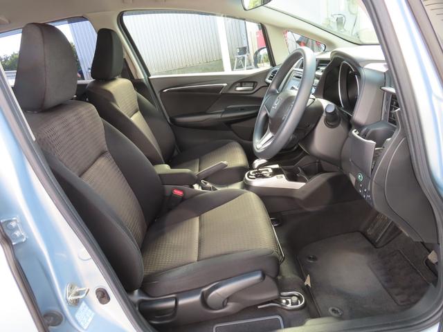 フィットハイブリッド F センシング1オーナー禁煙車検整備付延長5年保証対応 記録簿 横滑り防止装置 ACC フルオートエアコン LKAS キーフリーシステム 全席パワーウインドウ パワーステアリング ABS 電動格納ミラー(13枚目)