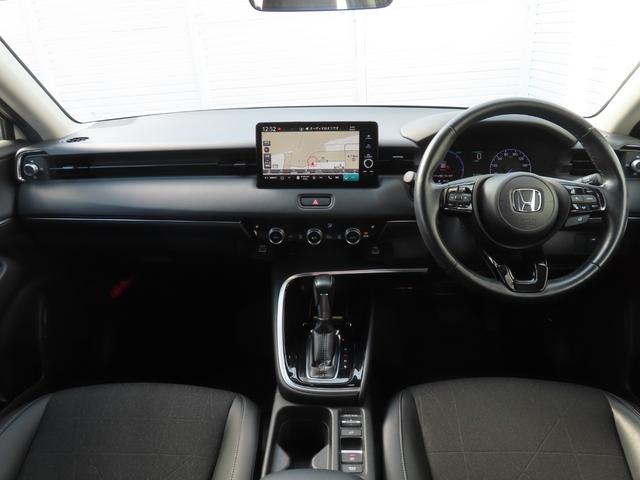 ヴェゼル ｅ：ＨＥＶＺ　９インチコネクトオプションエアロ前後ドラレコＥＴＣ２．０フルセグＢトゥース１オーナー禁煙Ｓヒーターパワーテールブラインドスポット２年保証延長５年保証対応　ＬＤＡ　衝突回避支援ブレーキ機能　１オナ　追従（3枚目）