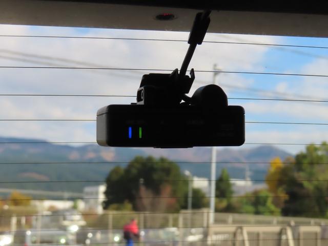 ヴェゼル ｅ：ＨＥＶＺ　９インチコネクトオプションエアロ前後ドラレコＥＴＣ２．０フルセグＢトゥース１オーナー禁煙Ｓヒーターパワーテールブラインドスポット２年保証延長５年保証対応　ＬＤＡ　衝突回避支援ブレーキ機能　１オナ　追従（17枚目）