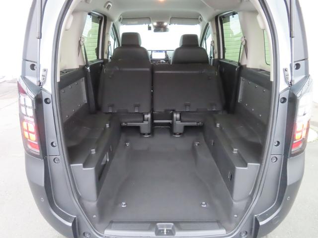 フリード ｅ：ＨＥＶクロスター　９インチナビマルチヴューカメラ前後ドラレコフルセグＢトゥース両側電スラＳヒーター　ワンオーナー　ＥＴＣ装備　マルチビュー　衝突軽減ブレーキシステム　禁煙車　オートエアコン　バックモニター　ＬＥＤライト（18枚目）