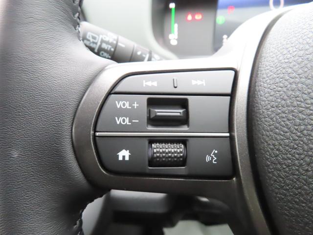 フリード ｅ：ＨＥＶクロスター　９インチナビマルチヴューカメラ前後ドラレコフルセグＢトゥース両側電スラＳヒーター　ワンオーナー　ＥＴＣ装備　マルチビュー　衝突軽減ブレーキシステム　禁煙車　オートエアコン　バックモニター　ＬＥＤライト（33枚目）