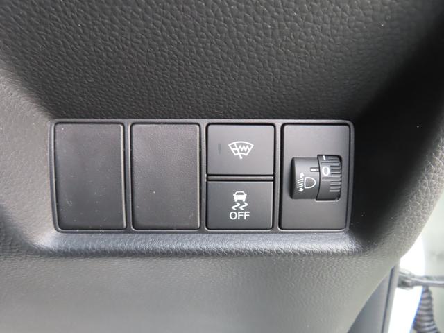 フィット ｅ：ＨＥＶリュクス　８インチナビ前後ドラレコＢカメラＥＴＣフルセグＢトゥース２年保証シートヒーター１オーナー禁煙ＬＥＤ最長５年保証対応アルミ　ＢＴオーディオ　誤発進抑制機能　Ｉオーナー　ミュージックプレイヤー接続可（24枚目）