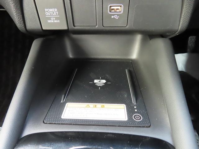 フィット ｅ：ＨＥＶリュクス　８インチナビ前後ドラレコＢカメラＥＴＣフルセグＢトゥース２年保証シートヒーター１オーナー禁煙ＬＥＤ最長５年保証対応アルミ　ＢＴオーディオ　誤発進抑制機能　Ｉオーナー　ミュージックプレイヤー接続可（30枚目）