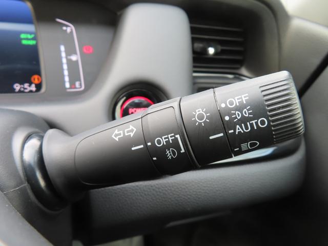 フィット ｅ：ＨＥＶリュクス　８インチナビ前後ドラレコＢカメラＥＴＣフルセグＢトゥース２年保証シートヒーター１オーナー禁煙ＬＥＤ最長５年保証対応アルミ　ＢＴオーディオ　誤発進抑制機能　Ｉオーナー　ミュージックプレイヤー接続可（38枚目）