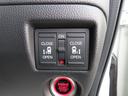 『両側電動スライドドア』 スーパーなどでの狭い駐車場でも乗り降りが楽々♪お子様が隣の車にドアを当ててしまう心配もございません!小さなお子様連れの方もこれで安心。