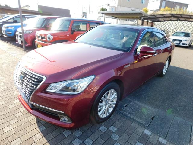 クラウンハイブリッド ロイヤルサルーンG ワンオーナー・禁煙車・サンルーフ・スマートキー・ナビ&TV&BT&BカメラETC・シートヒーター(3枚目)