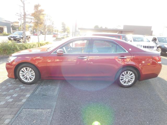 クラウンハイブリッド ロイヤルサルーンG ワンオーナー・禁煙車・サンルーフ・スマートキー・ナビ&TV&BT&BカメラETC・シートヒーター(4枚目)