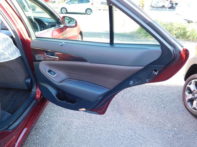 クラウンハイブリッド ロイヤルサルーンG ワンオーナー・禁煙車・サンルーフ・スマートキー・ナビ&TV&BT&BカメラETC・シートヒーター(61枚目)