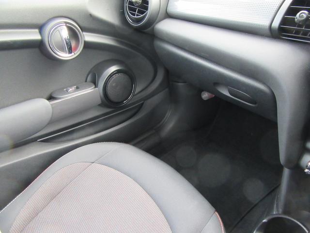 MINI クーパー ワンオーナー 純正ナビゲーションパッケージ ペッパーパッケージ LEDヘッドライト ユニオンジャックテールライト デイライト マルチメディア再生機能 スマートキー ワンプッシュスタート(19枚目)