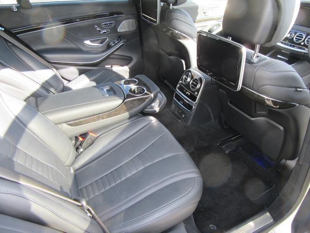 Ｓクラス Ｓ５５０ロング　ＡＭＧスポーツエディション　ショーファーパッケージ　リアエンターテイメント　へッドアップディスプレイ　ワンオーナー　ブルメスターサウンド　４席ベンチレーター　ヒーター　３６０度カメラ　リヤモニター　キーレスゴー（12枚目）