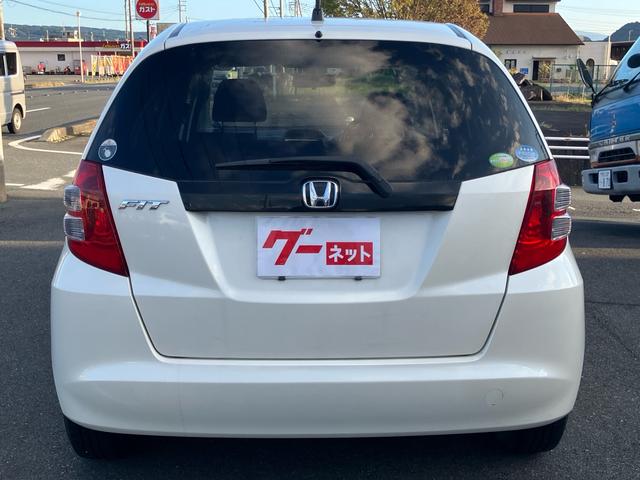 フィット Ｇ　Ｆパッケージ　純正ナビ　ＥＴＣ　車検令和９年４月　キーレスエントリー　ＣＶＴ　電動格納ミラー　記録簿（5枚目）