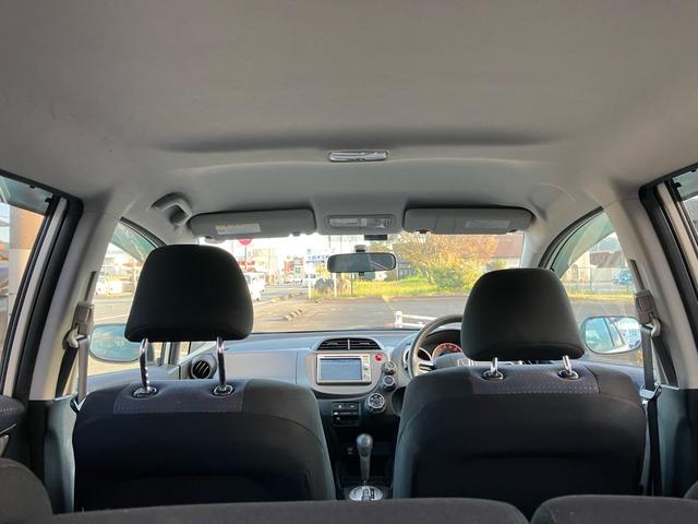 フィット Ｇ　Ｆパッケージ　純正ナビ　ＥＴＣ　車検令和９年４月　キーレスエントリー　ＣＶＴ　電動格納ミラー　記録簿（9枚目）