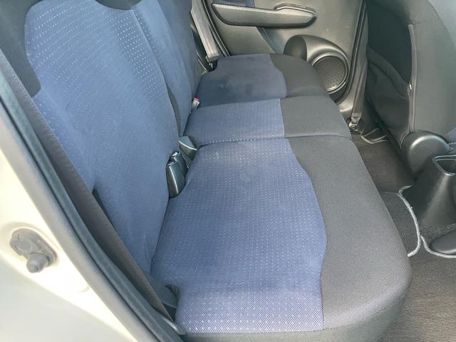 フィット Ｇ　Ｆパッケージ　純正ナビ　ＥＴＣ　車検令和９年４月　キーレスエントリー　ＣＶＴ　電動格納ミラー　記録簿（12枚目）