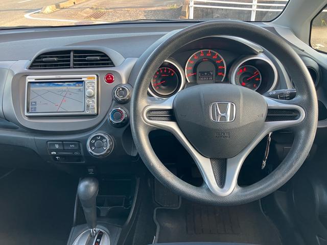 フィット Ｇ　Ｆパッケージ　純正ナビ　ＥＴＣ　車検令和９年４月　キーレスエントリー　ＣＶＴ　電動格納ミラー　記録簿（15枚目）