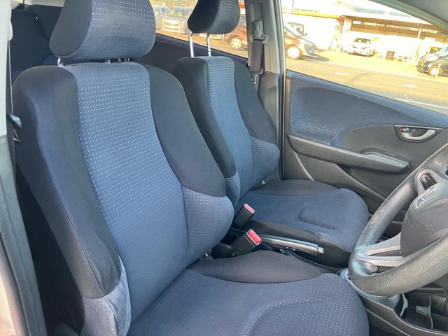 フィット Ｇ　Ｆパッケージ　純正ナビ　ＥＴＣ　車検令和９年４月　キーレスエントリー　ＣＶＴ　電動格納ミラー　記録簿（17枚目）