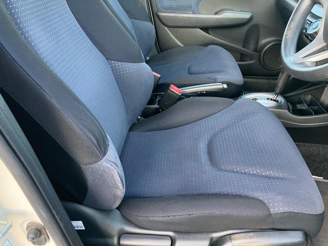 フィット Ｇ　Ｆパッケージ　純正ナビ　ＥＴＣ　車検令和９年４月　キーレスエントリー　ＣＶＴ　電動格納ミラー　記録簿（18枚目）