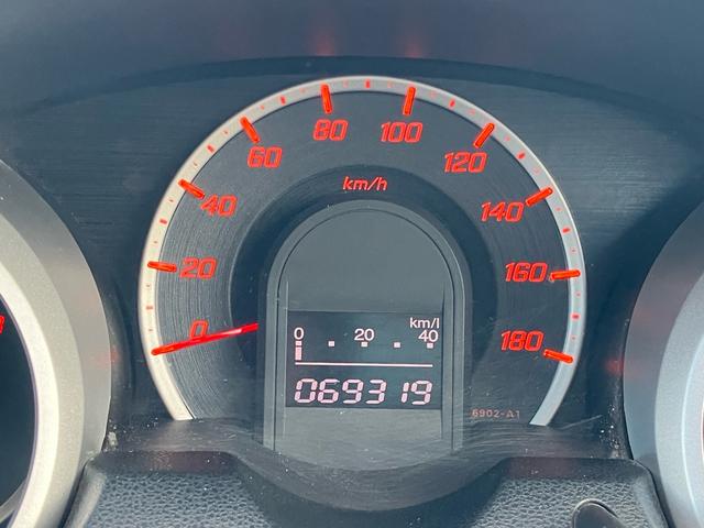 フィット Ｇ　Ｆパッケージ　純正ナビ　ＥＴＣ　車検令和９年４月　キーレスエントリー　ＣＶＴ　電動格納ミラー　記録簿（22枚目）