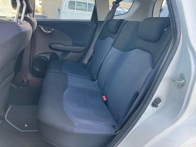 フィット Ｇ　Ｆパッケージ　純正ナビ　ＥＴＣ　車検令和９年４月　キーレスエントリー　ＣＶＴ　電動格納ミラー　記録簿（40枚目）
