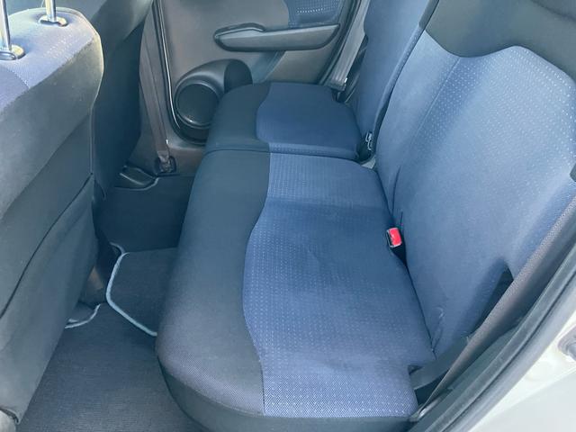 フィット Ｇ　Ｆパッケージ　純正ナビ　ＥＴＣ　車検令和９年４月　キーレスエントリー　ＣＶＴ　電動格納ミラー　記録簿（41枚目）