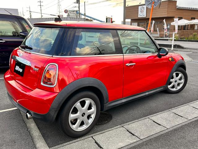 ＭＩＮＩ ワン　ルーフボディ同色レッド（16枚目）