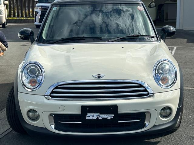 ＭＩＮＩ クーパー　ＨＩＤヘッドライト　純正ＡＷ　ペッパーホワイト　ルーフブラック　社外ポータブルナビ　ワンセグＴＶ　コムテック前後ドラレコ　ＥＴＣ（3枚目）