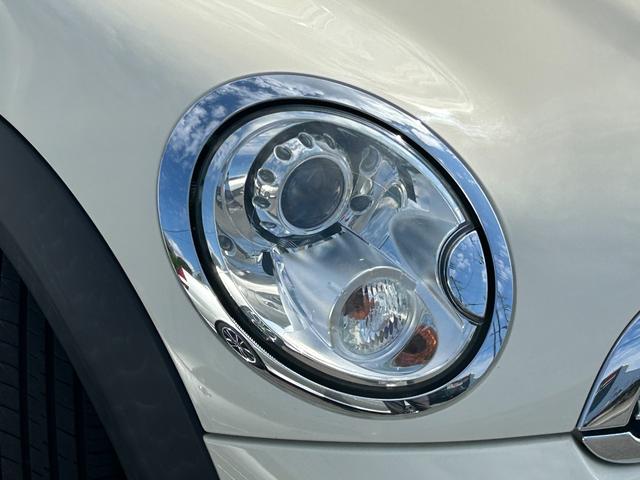 ＭＩＮＩ クーパー　ＨＩＤヘッドライト　純正ＡＷ　ペッパーホワイト　ルーフブラック　社外ポータブルナビ　ワンセグＴＶ　コムテック前後ドラレコ　ＥＴＣ（5枚目）