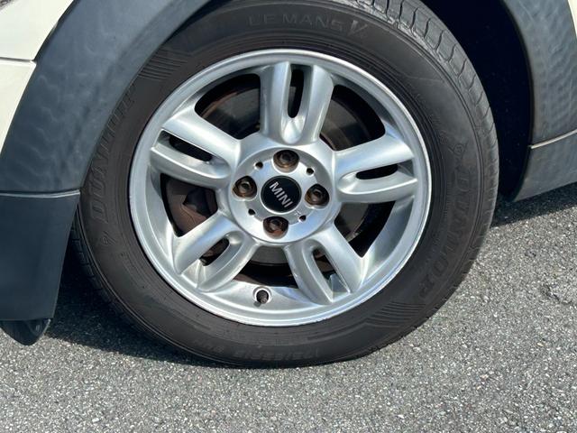 ＭＩＮＩ クーパー　ＨＩＤヘッドライト　純正ＡＷ　ペッパーホワイト　ルーフブラック　社外ポータブルナビ　ワンセグＴＶ　コムテック前後ドラレコ　ＥＴＣ（8枚目）