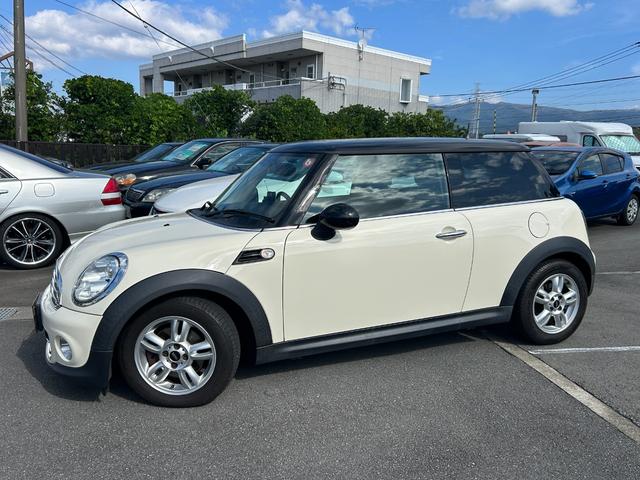 ＭＩＮＩ クーパー　ＨＩＤヘッドライト　純正ＡＷ　ペッパーホワイト　ルーフブラック　社外ポータブルナビ　ワンセグＴＶ　コムテック前後ドラレコ　ＥＴＣ（12枚目）