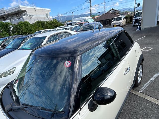 ＭＩＮＩ クーパー　ＨＩＤヘッドライト　純正ＡＷ　ペッパーホワイト　ルーフブラック　社外ポータブルナビ　ワンセグＴＶ　コムテック前後ドラレコ　ＥＴＣ（15枚目）