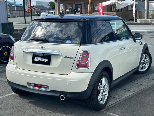 ＭＩＮＩ クーパー　ＨＩＤヘッドライト　純正ＡＷ　ペッパーホワイト　ルーフブラック　社外ポータブルナビ　ワンセグＴＶ　コムテック前後ドラレコ　ＥＴＣ（18枚目）