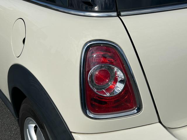 ＭＩＮＩ クーパー　ＨＩＤヘッドライト　純正ＡＷ　ペッパーホワイト　ルーフブラック　社外ポータブルナビ　ワンセグＴＶ　コムテック前後ドラレコ　ＥＴＣ（19枚目）