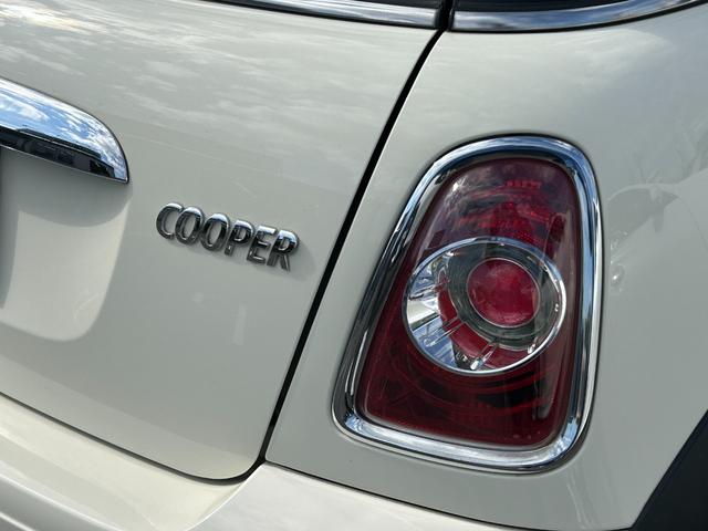 ＭＩＮＩ クーパー　ＨＩＤヘッドライト　純正ＡＷ　ペッパーホワイト　ルーフブラック　社外ポータブルナビ　ワンセグＴＶ　コムテック前後ドラレコ　ＥＴＣ（20枚目）