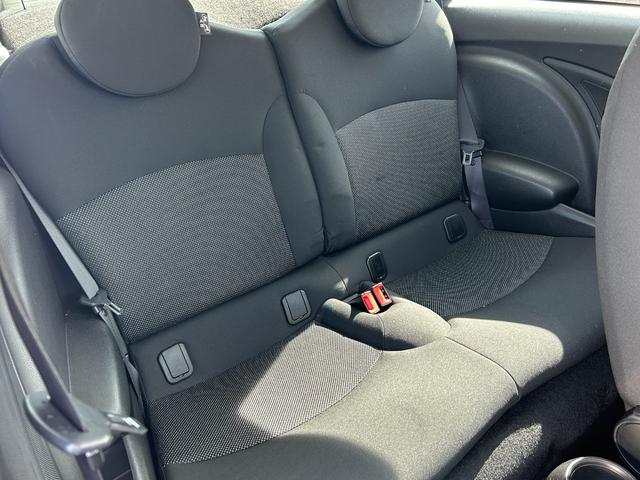 ＭＩＮＩ クーパー　ＨＩＤヘッドライト　純正ＡＷ　ペッパーホワイト　ルーフブラック　社外ポータブルナビ　ワンセグＴＶ　コムテック前後ドラレコ　ＥＴＣ（26枚目）