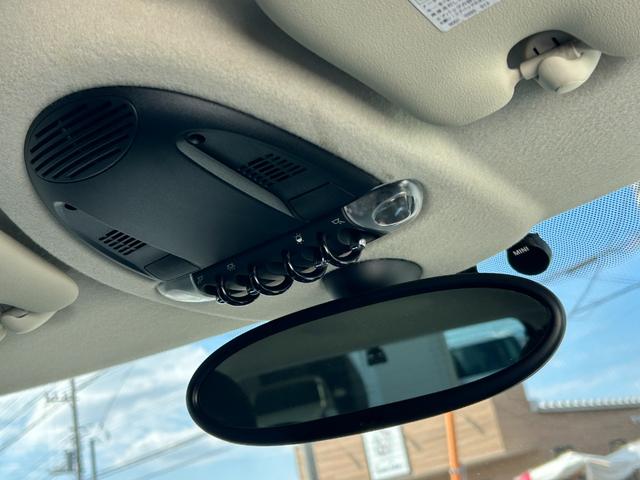 ＭＩＮＩ クーパー　ＨＩＤヘッドライト　純正ＡＷ　ペッパーホワイト　ルーフブラック　社外ポータブルナビ　ワンセグＴＶ　コムテック前後ドラレコ　ＥＴＣ（33枚目）