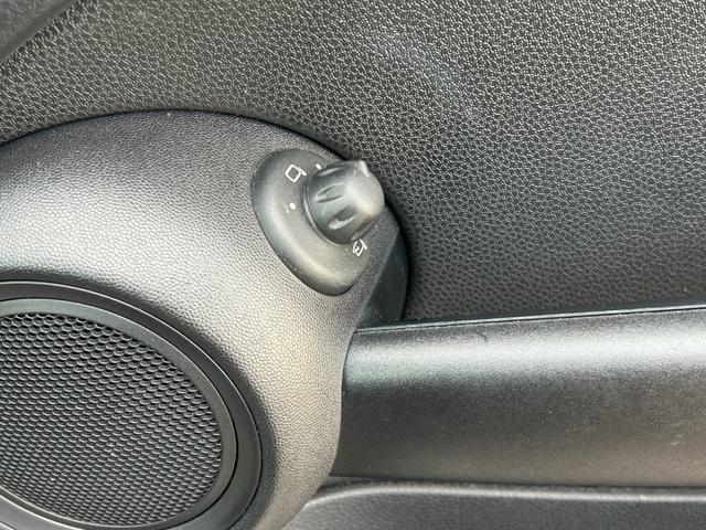 ＭＩＮＩ クーパー　ＨＩＤヘッドライト　純正ＡＷ　ペッパーホワイト　ルーフブラック　社外ポータブルナビ　ワンセグＴＶ　コムテック前後ドラレコ　ＥＴＣ（34枚目）