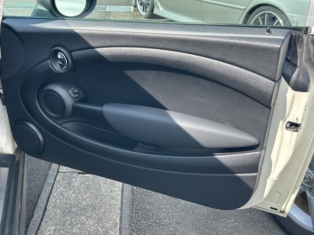 ＭＩＮＩ クーパー　ＨＩＤヘッドライト　純正ＡＷ　ペッパーホワイト　ルーフブラック　社外ポータブルナビ　ワンセグＴＶ　コムテック前後ドラレコ　ＥＴＣ（42枚目）