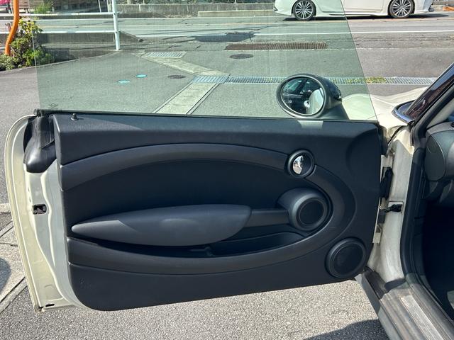 ＭＩＮＩ クーパー　ＨＩＤヘッドライト　純正ＡＷ　ペッパーホワイト　ルーフブラック　社外ポータブルナビ　ワンセグＴＶ　コムテック前後ドラレコ　ＥＴＣ（43枚目）