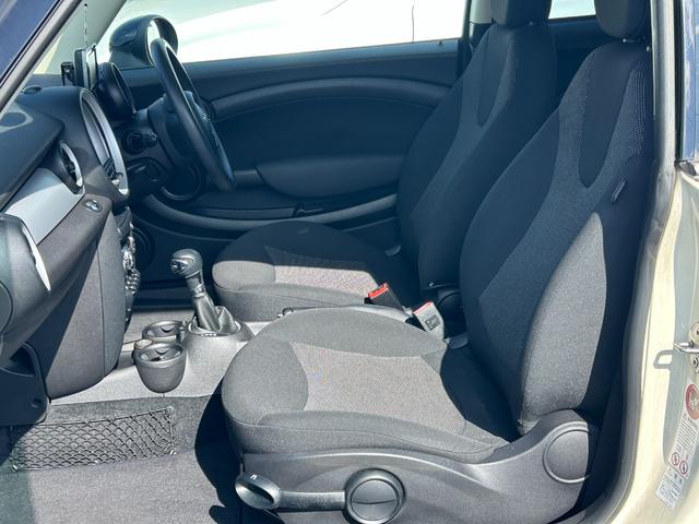 ＭＩＮＩ クーパー　ＨＩＤヘッドライト　純正ＡＷ　ペッパーホワイト　ルーフブラック　社外ポータブルナビ　ワンセグＴＶ　コムテック前後ドラレコ　ＥＴＣ（44枚目）