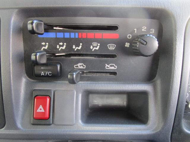 サンバートラック ＴＢ　４ＷＤ　ＡＴ　エアコン　パワーステアリング　運転席エアバッグ　セレクティブ４ＷＤ　エアバック付　ＰＳ　マニュアルエアコン（14枚目）