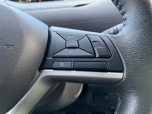 セレナ ハイウェイスター　ドライブレコーダー　バックカメラ　クリアランスソナー　オートクルーズコントロール　衝突被害軽減システム　両側スライドドア　オートライト　スマートキー　アイドリングストップ　電動格納ミラー　後席モニター（11枚目）