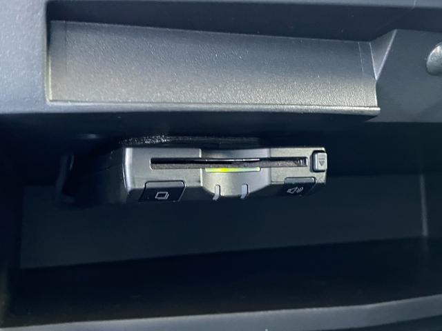 ランディ ２．０Ｘ　ＥＴＣ　バックカメラ　ナビ　レーンアシスト　両側電動スライドドア　オートライト　スマートキー　アイドリングストップ　電動格納ミラー　３列シート　ＣＶＴ　アルミホイール　ＥＳＣ　エアコン（5枚目）