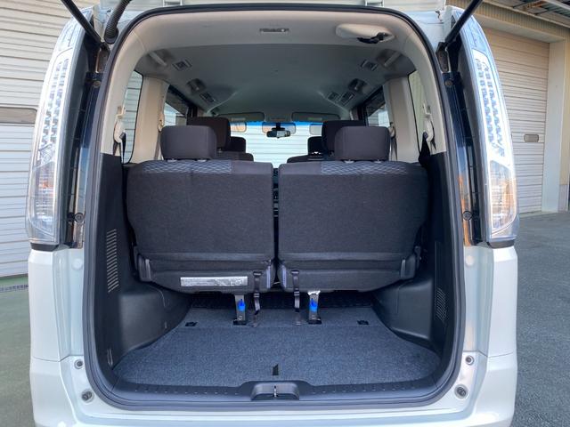 ランディ ２．０Ｘ　ＥＴＣ　バックカメラ　ナビ　レーンアシスト　両側電動スライドドア　オートライト　スマートキー　アイドリングストップ　電動格納ミラー　３列シート　ＣＶＴ　アルミホイール　ＥＳＣ　エアコン（18枚目）