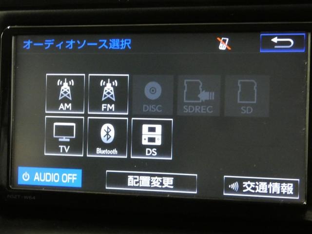 エスクァイア Xi 片側電動ドア 横滑り防止機能 Bカメラ 点検記録簿 パワーウインドウ LEDライト 1オーナー 盗難防止装置 ウォークスルー ETC車載器 キーレス エアコン アルミホイール DVD ABS ナビTV(7枚目)